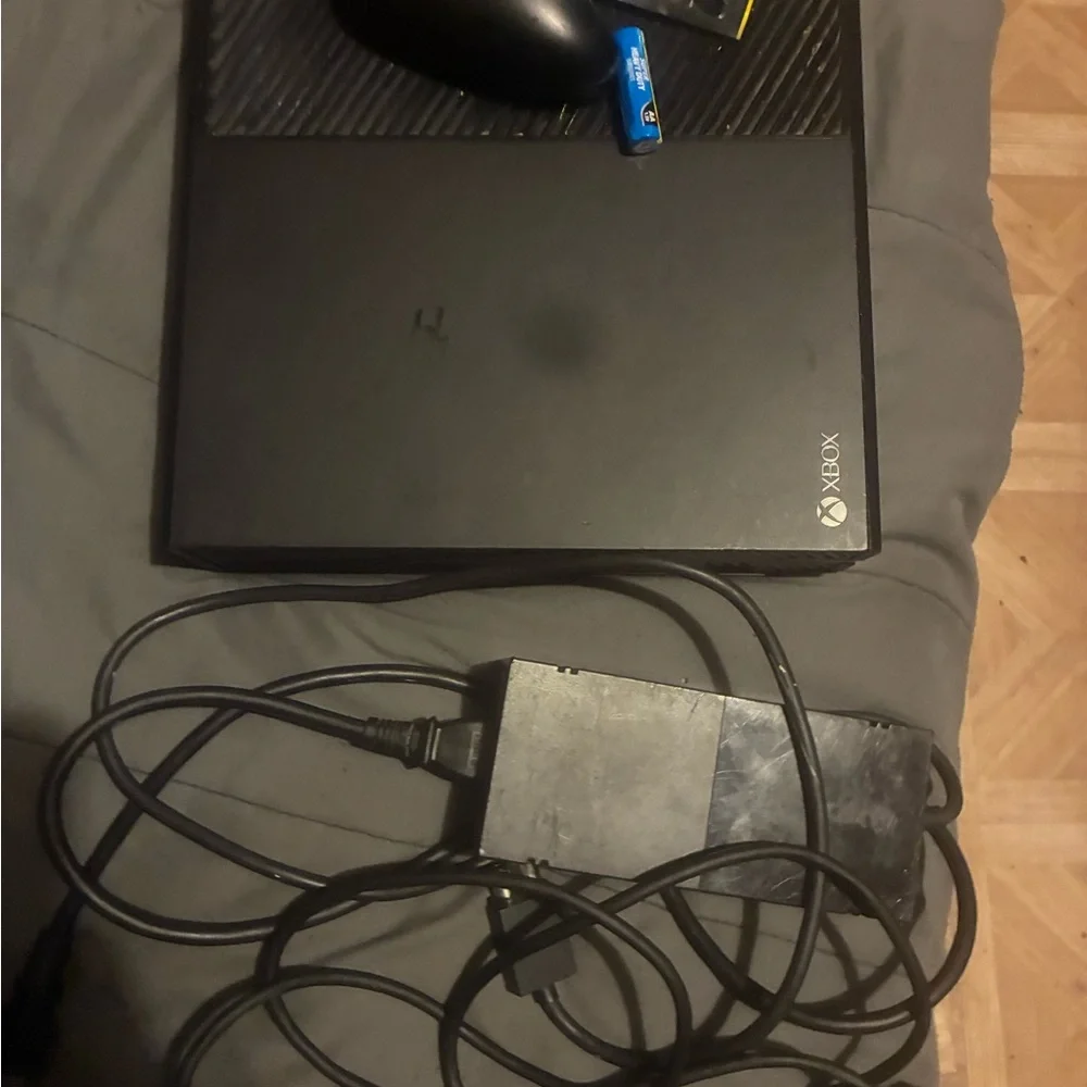 Xbox one 500gb Console with Accessories